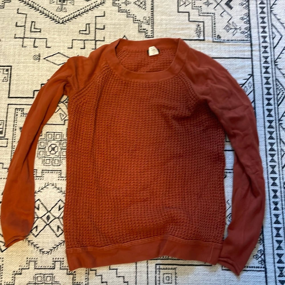 Women’s pullover sweater